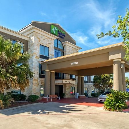 Holiday Inn Express And Suites Beeville By Ihg Bagian luar foto