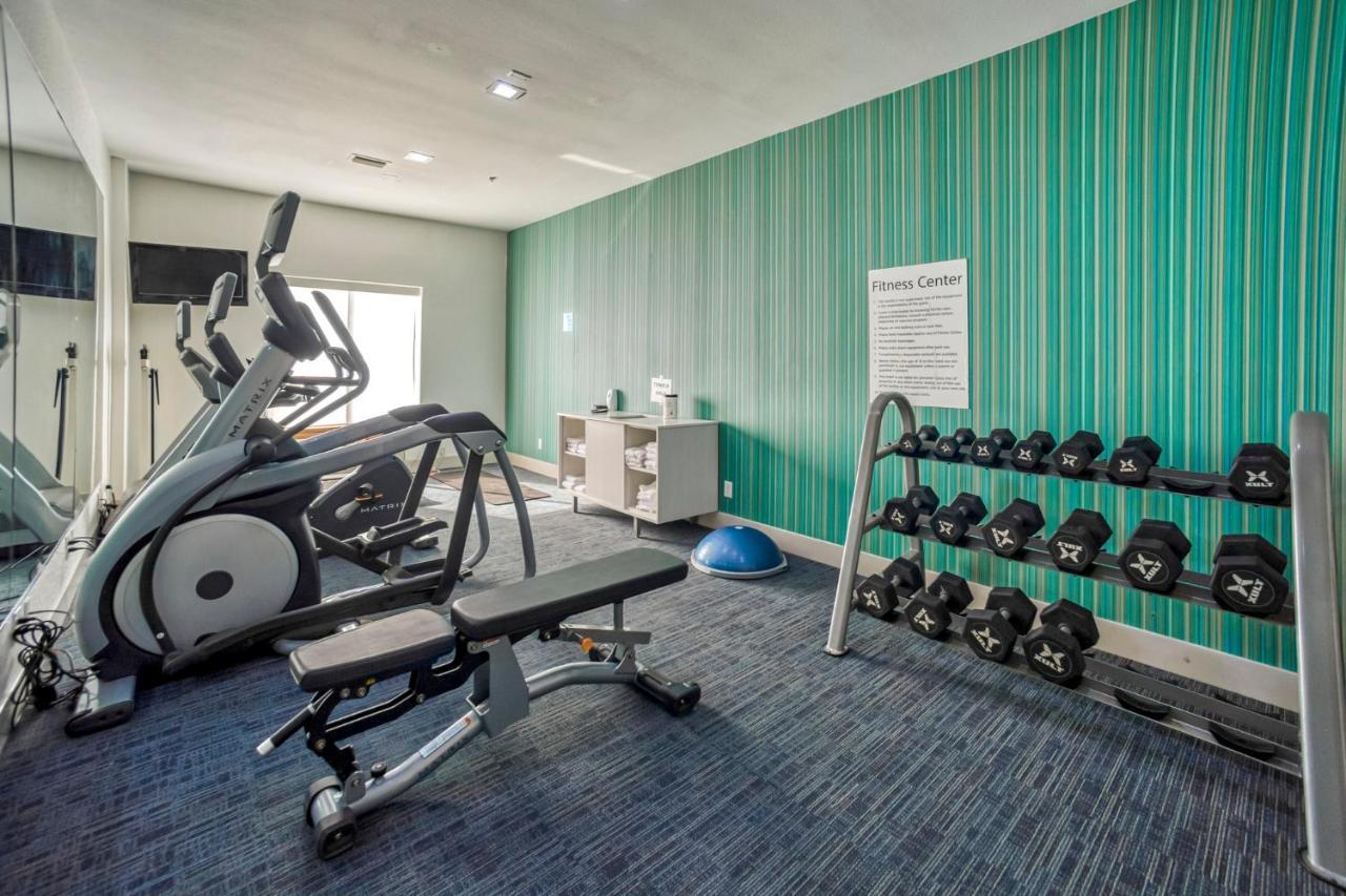 Holiday Inn Express And Suites Beeville By Ihg Bagian luar foto