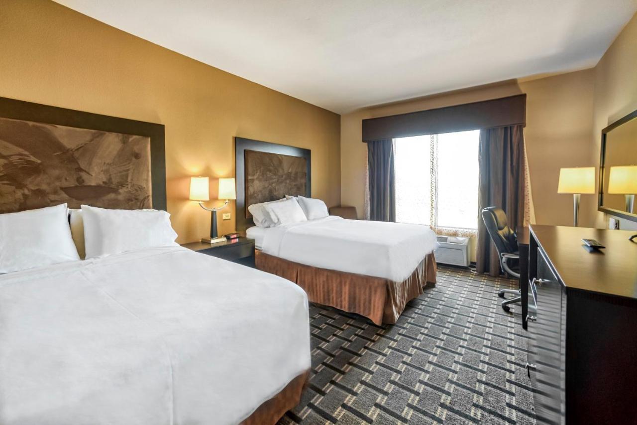 Holiday Inn Express And Suites Beeville By Ihg Bagian luar foto