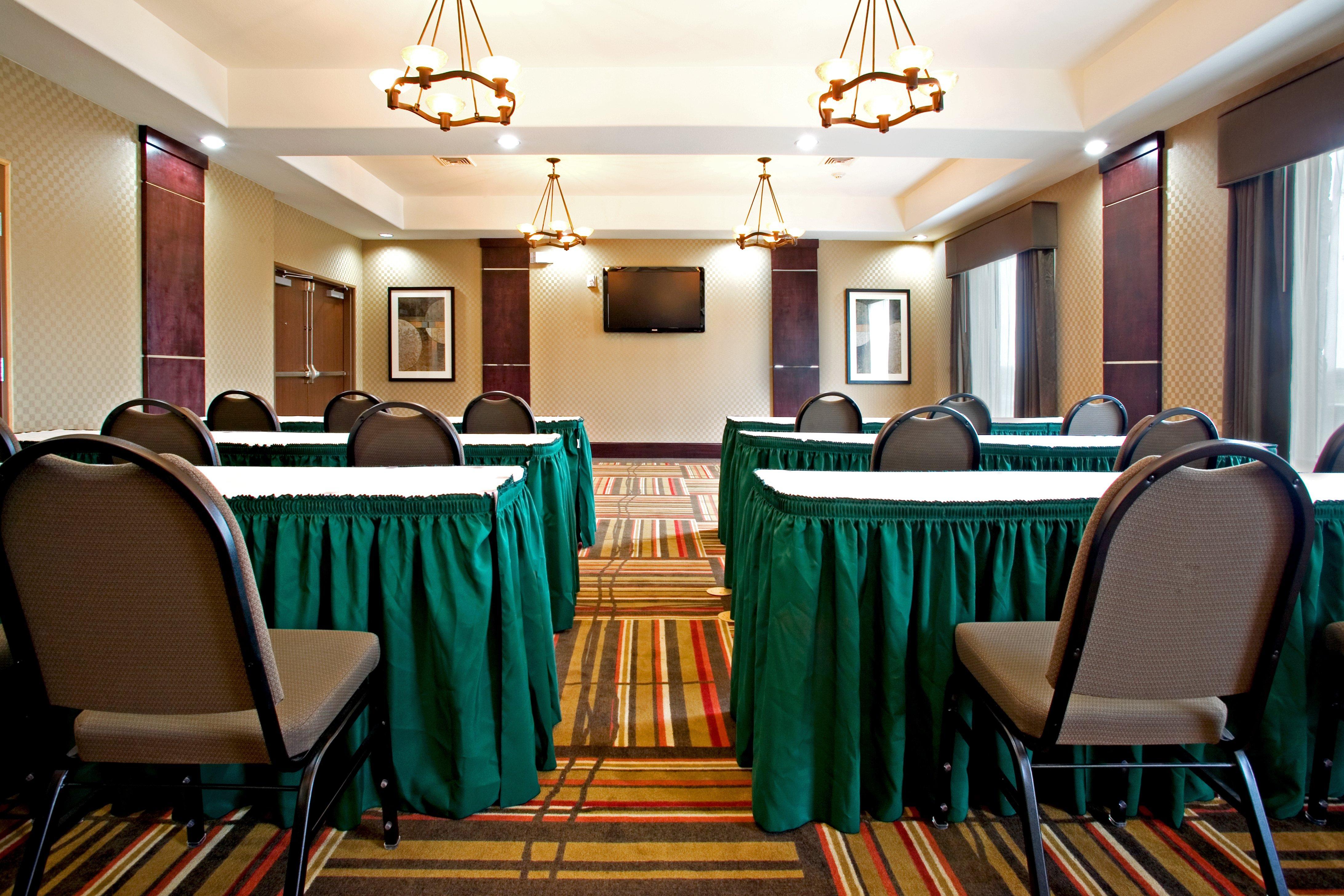 Holiday Inn Express And Suites Beeville By Ihg Bagian luar foto