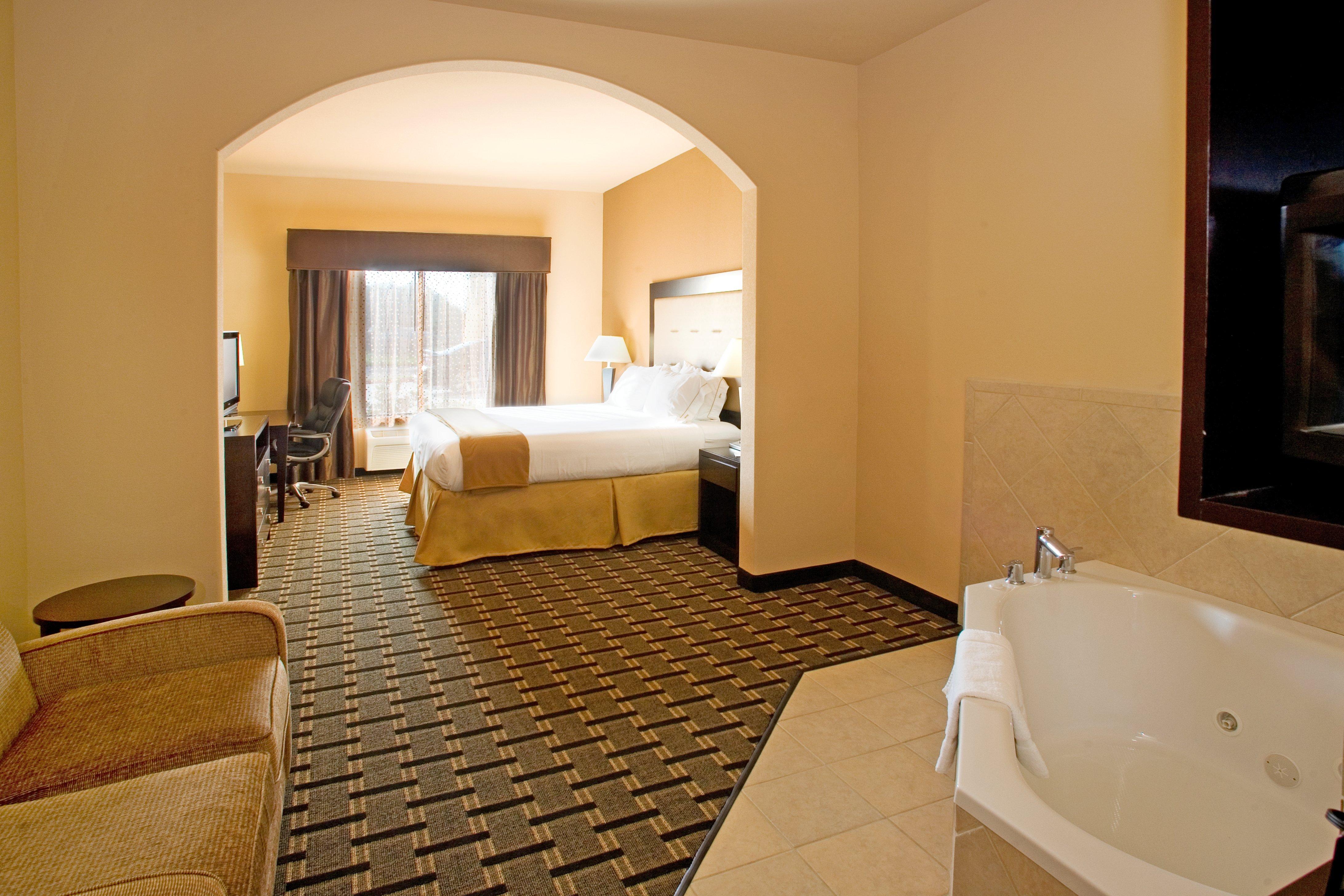 Holiday Inn Express And Suites Beeville By Ihg Bagian luar foto
